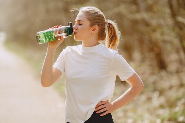 For a flat stomach, follow a drinking regime and consume enough water
